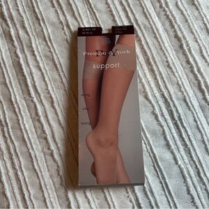 Preston & York Support Pantyhose One Size Nude knee high Sheer toe
